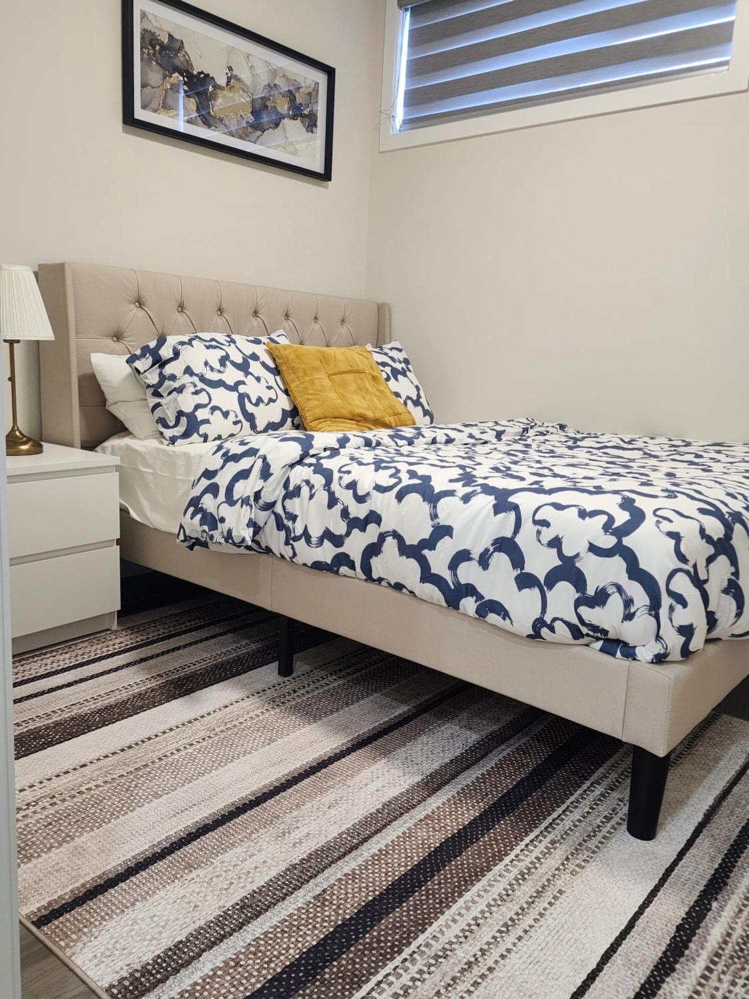 Апартаменты Trendy 2-Bed Oasis Awaits! Калгари Экстерьер фото