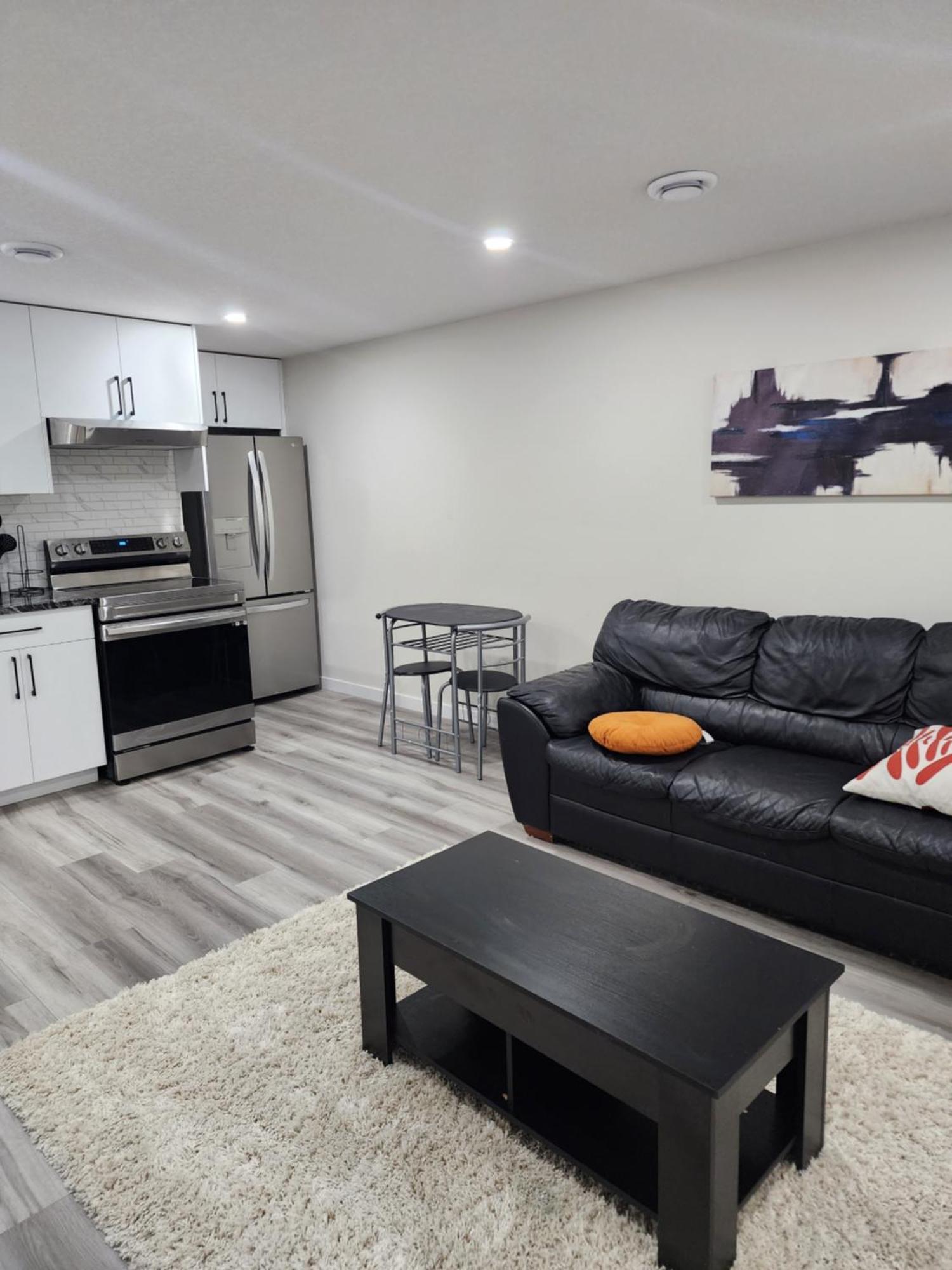 Апартаменты Trendy 2-Bed Oasis Awaits! Калгари Экстерьер фото