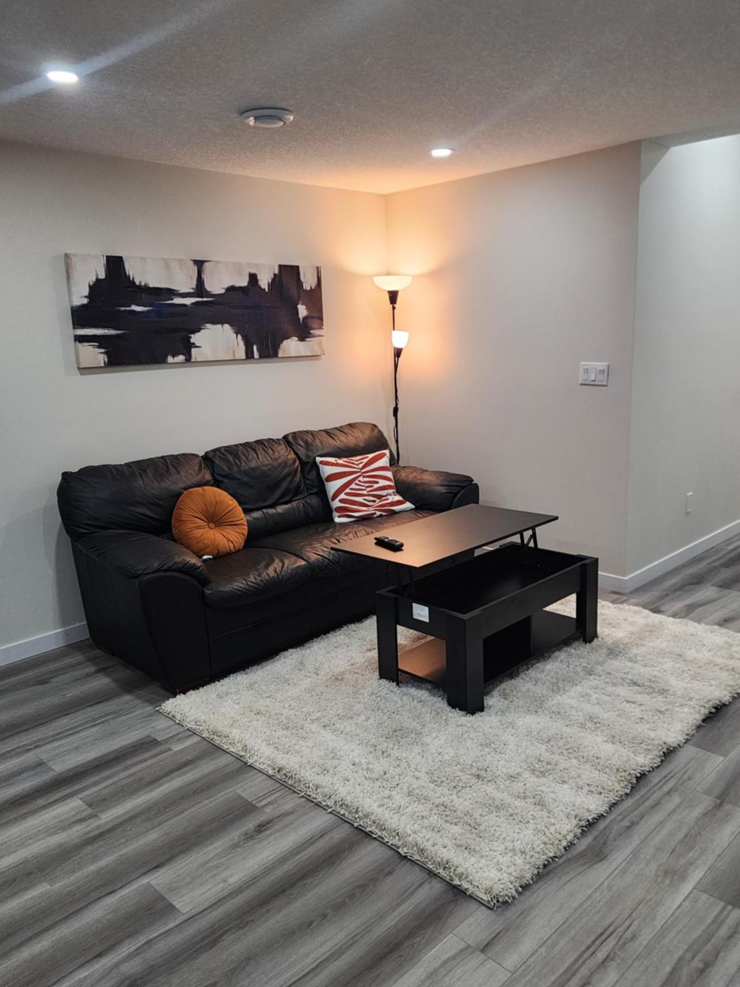 Апартаменты Trendy 2-Bed Oasis Awaits! Калгари Экстерьер фото