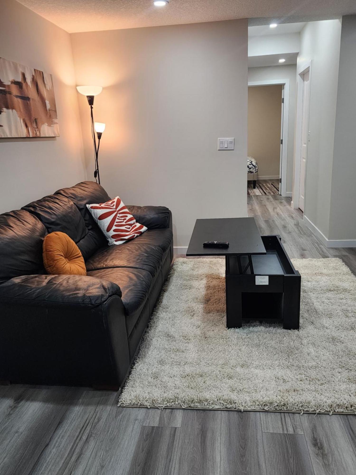 Апартаменты Trendy 2-Bed Oasis Awaits! Калгари Экстерьер фото